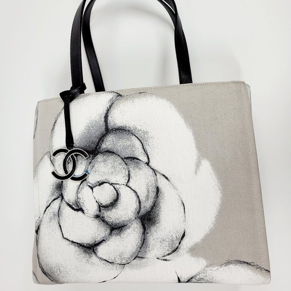 Chanel Camellia CC Tote in Printed Canvas - Picture 5 of 10